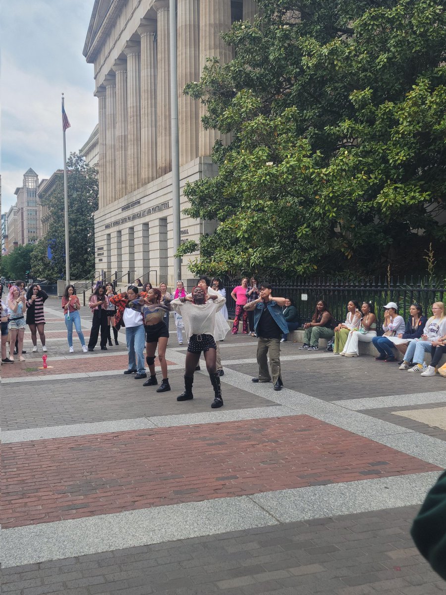 KPopPunkStan's tweet image. Just danced in/watched my first #randomplaydance with #konnectdmv !