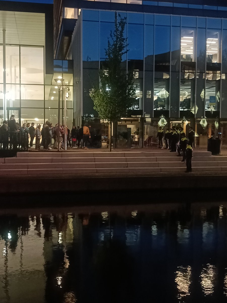 Politie is on location, several have already been arrested