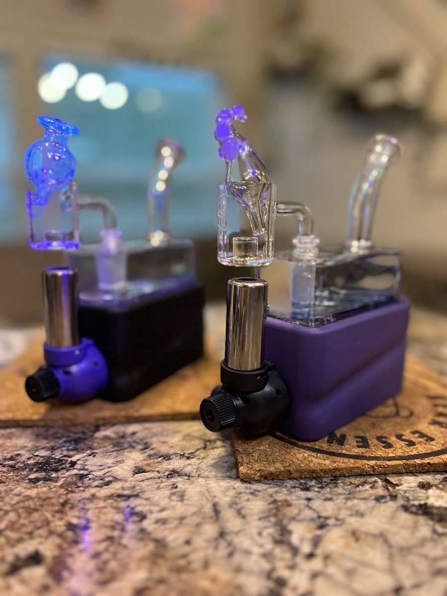 loudasspotts's tweet photo. Rainy afternoon with ☔️ @StacheProducts_  #Rio #riginone 

#hash #solventless #rosin #terps #WeedLovers #cannabis https://t.co/QQD4Jvbhf5