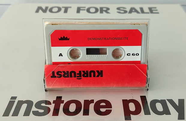 tapemonitorblog's tweet photo. In the 70s, buyers of tape recorders needed a demo to  start. I dug into one here, which turned out to be hilarious (in German, but with a full English transcript!). More here: https://t.co/bIXhCT1Rm4 #cassette #compactcassette #cassetteculture #vintageaudio #kazetak #magnetofon https://t.co/zuzyYGv15x