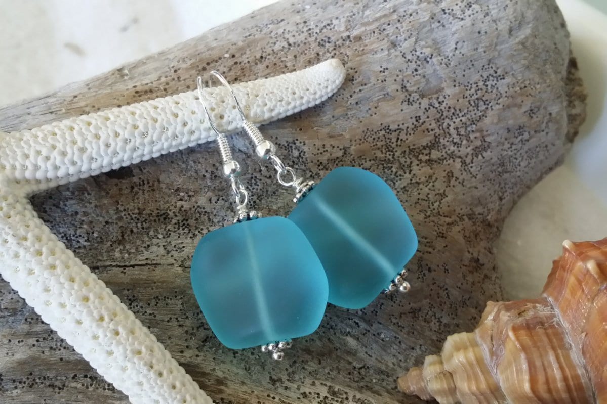 Minimalist Hawaii Sea Glass Earrings at an affordable price. Get them for the summer. 🌴

#seaglassjewelry #seaglassnecklace  #beachjewelry    #HawaiianJewelry #handmadejewelry #hawaiilife #Motherday  #beachearrings #blue #birthday #blueearrings