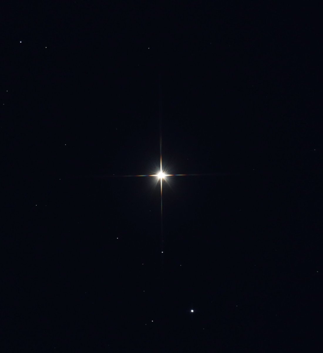 AlastairFox's tweet photo. M13 is a Globular Cluster in the constellation of Hercules. The cluster is around 11 billion years old, 22,000 light years from Earth and is made up of 300,000 - 500,000. The second image is the star Arcturus. The third image shows Polaris which is essential for astrophotography. https://t.co/hJMP7vNllH