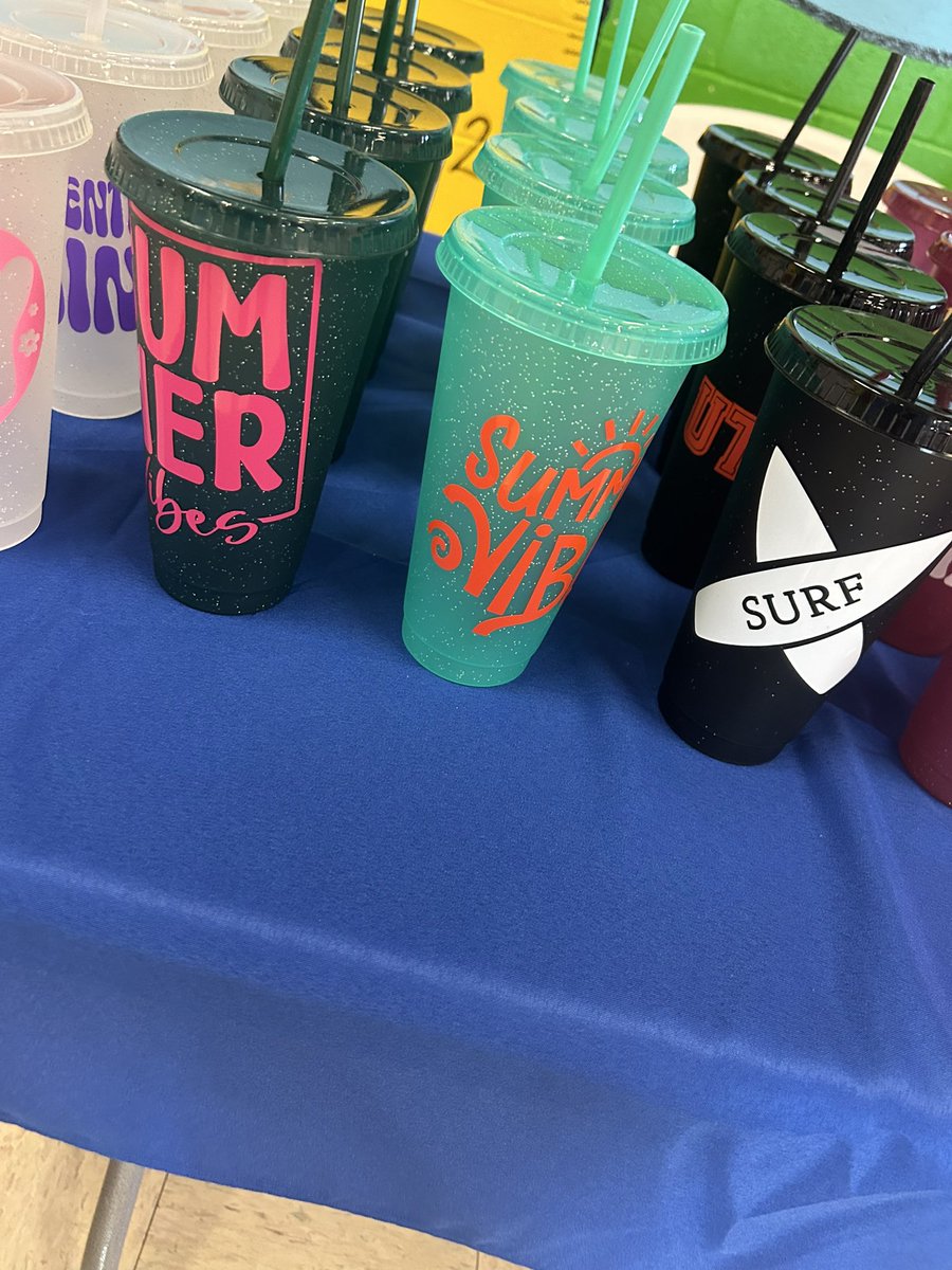jbeth81's tweet photo. The After School Program @villarealhawks1 is having a Market Day today! I was so impressed with all of their creations! ❤️🙌🏻 A big thanks to all our After School Staff that go above and beyond to give Ss great experiences like this! #MakingAnImpact @LosFresnosCISD https://t.co/Ww0YsShGeP