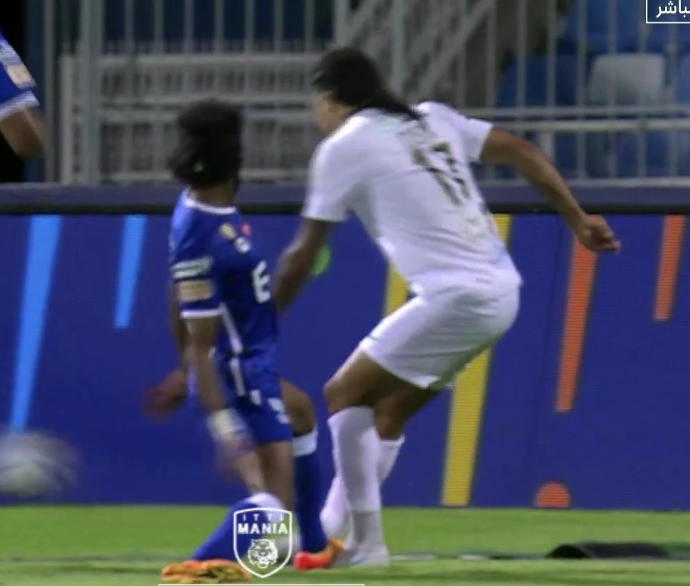 S_M_alamrii's tweet photo. كل مباراه ضد الهلال لابد الهلال يطلع له بكم ركلة جزاء للإتحاد ما تحتسب 
والله تعودنا على كذا 
خلاص يا هو نبي حقنا 
مانبي شيء ثاني 
نبي كوره شريفه تكفون 
#الهلال_الاتحاد https://t.co/hIdjiWMCIn