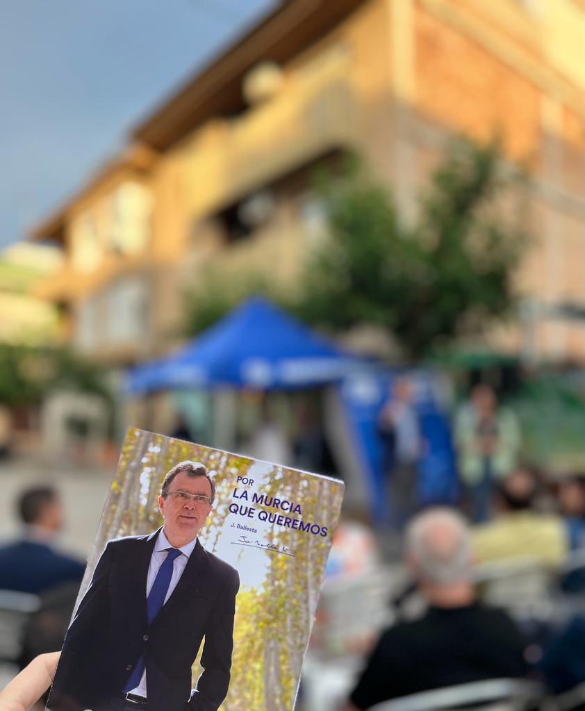 pititorres's tweet photo. #Mercados 
Hoy hemos empezado el día recorriendo puestos, vecinos, con encuentros de vecinos del #Ranero junto a nuestra querida compañera Lola @MurciaNortePP @PopularesMurcia 
🍇 🍊 🥬 🍅 🍆 https://t.co/iY9H98ysa0