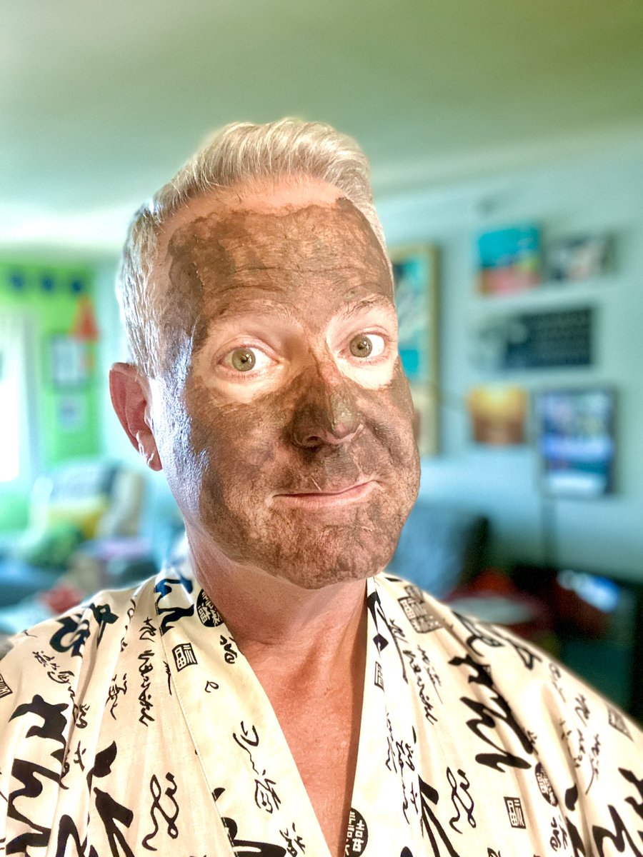 Guess who’s working from home today !? 🤷🏻‍♂️🙈
A BIG THANK YOU ❤️ to <a href="/infinitealoe/">InfiniteAloe®</a> for their Everyday Hero Nordic Mud Peat Mask! #selfcare
“Scandinavian peat + charcoal + algae + botanical extracts combine to detoxify, protect, boost elasticity and tighten.” 👍