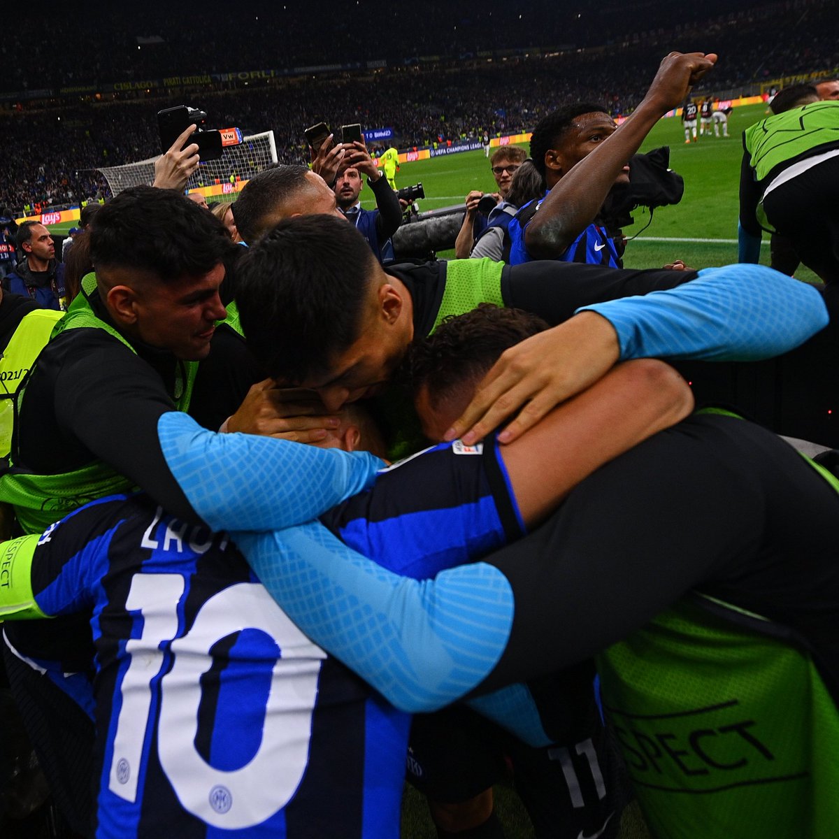 Inter_id's tweet photo. Gambar yang bisa dirasa.

#InterMilan #UCL #ForzaInter https://t.co/v26Mxl5Meh