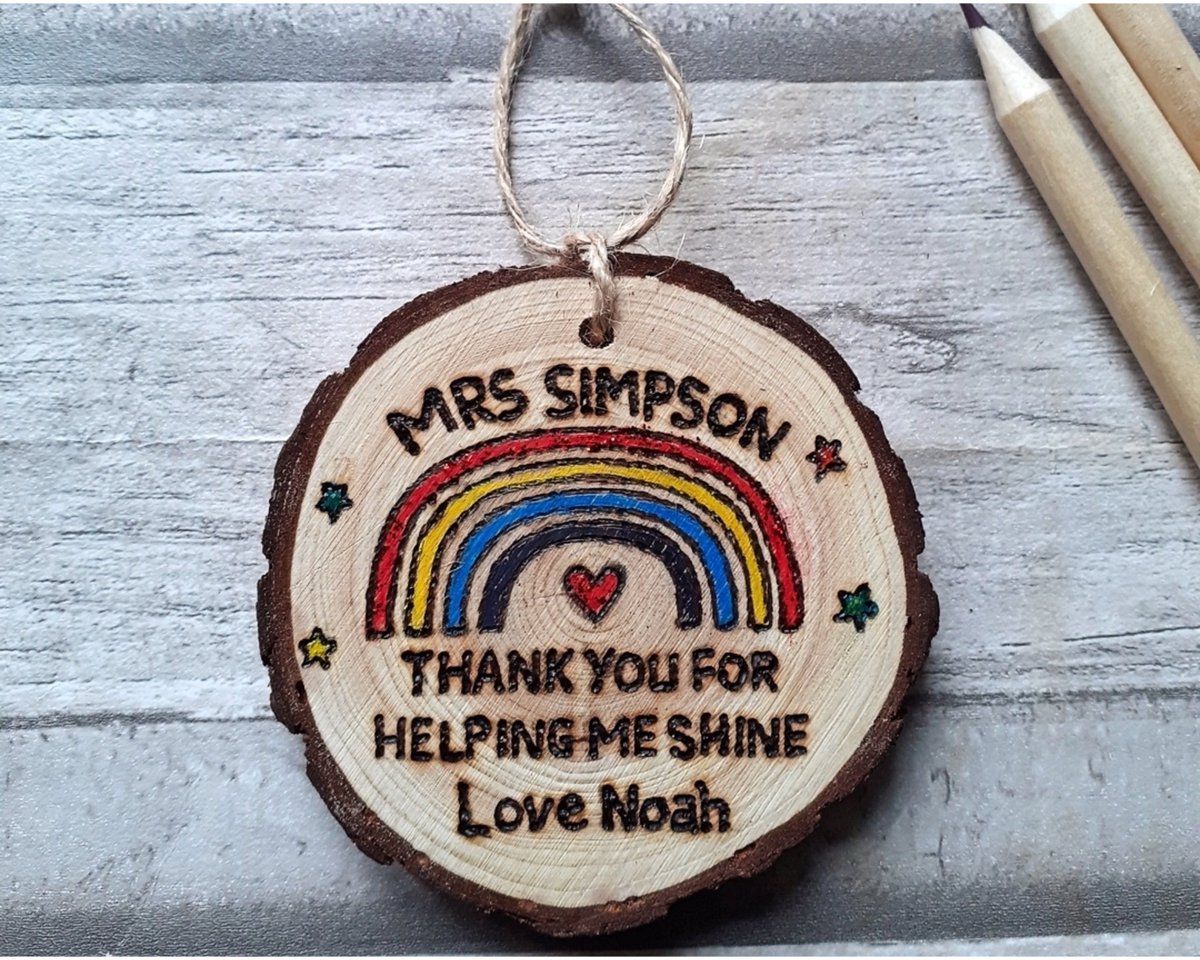 woodenyoulove's tweet photo. Plan ahead for #teacher gifts with this hand burnt wooden slice. A lovely personalised gift for end of term.

https://t.co/HM8eHAi6uF via @Etsy 

#MHHSBD #firsttmaster #TeacherAppreciation #shopindie #ThisMorning #etsygifts #earlybiz #CraftBizParty https://t.co/lv4PXECzYu