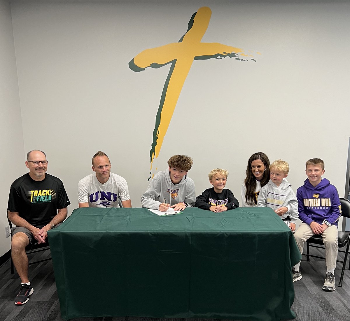 Colin Lillie '23 was joined today by coach Russ Sindelar, parents Jimmy and Laura Smiddy, and brothers Evan Lillie '28, Kinnick Smiddy '35 and Carver Smiddy '36 for his signing to continue his track and cross country career at Northern Iowa! Congratulations, Colin!