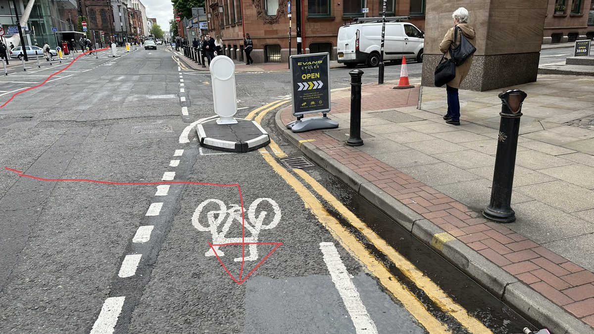 @JonathSchofield @WalkRideGM @HarryHamishGray @ManCityCouncil It’s the start of the cycle lane, you travel down the other side of Deansgate, then cross over! - yes, it’s utterly stupid & confusing at the same time 😵‍💫