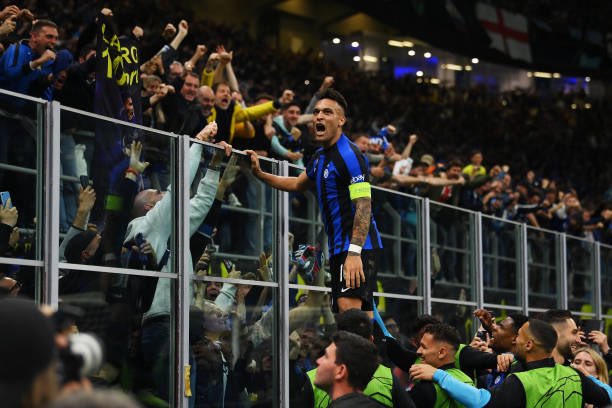 90ordnasselA's tweet photo. L’ FC Internazionale Milano è in Finale di Championsssss Leagueeeeeee
⚫️🔵⚫️🔵⚫️🔵⚫️🔵⚫️🔵⚫️🔵 https://t.co/lgfwNm6ooT