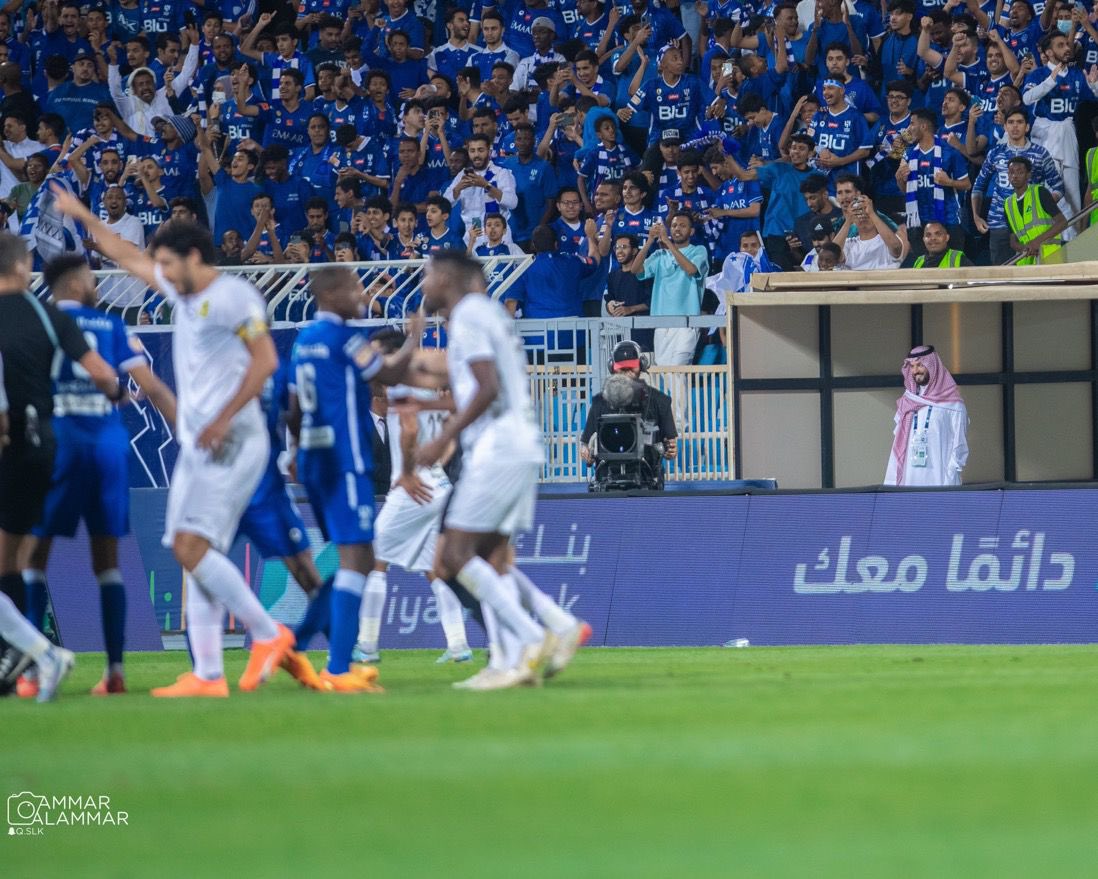 l8wi7's tweet photo. 'فهد بن نافل' بعد هدف ميشيل 😂💙.

#الهلال_الاتحاد #قول_ميشيل #مصعب_الجوير 
#متى_يفوز_الاتحاد_على_الهلال https://t.co/gxb4g65UOK