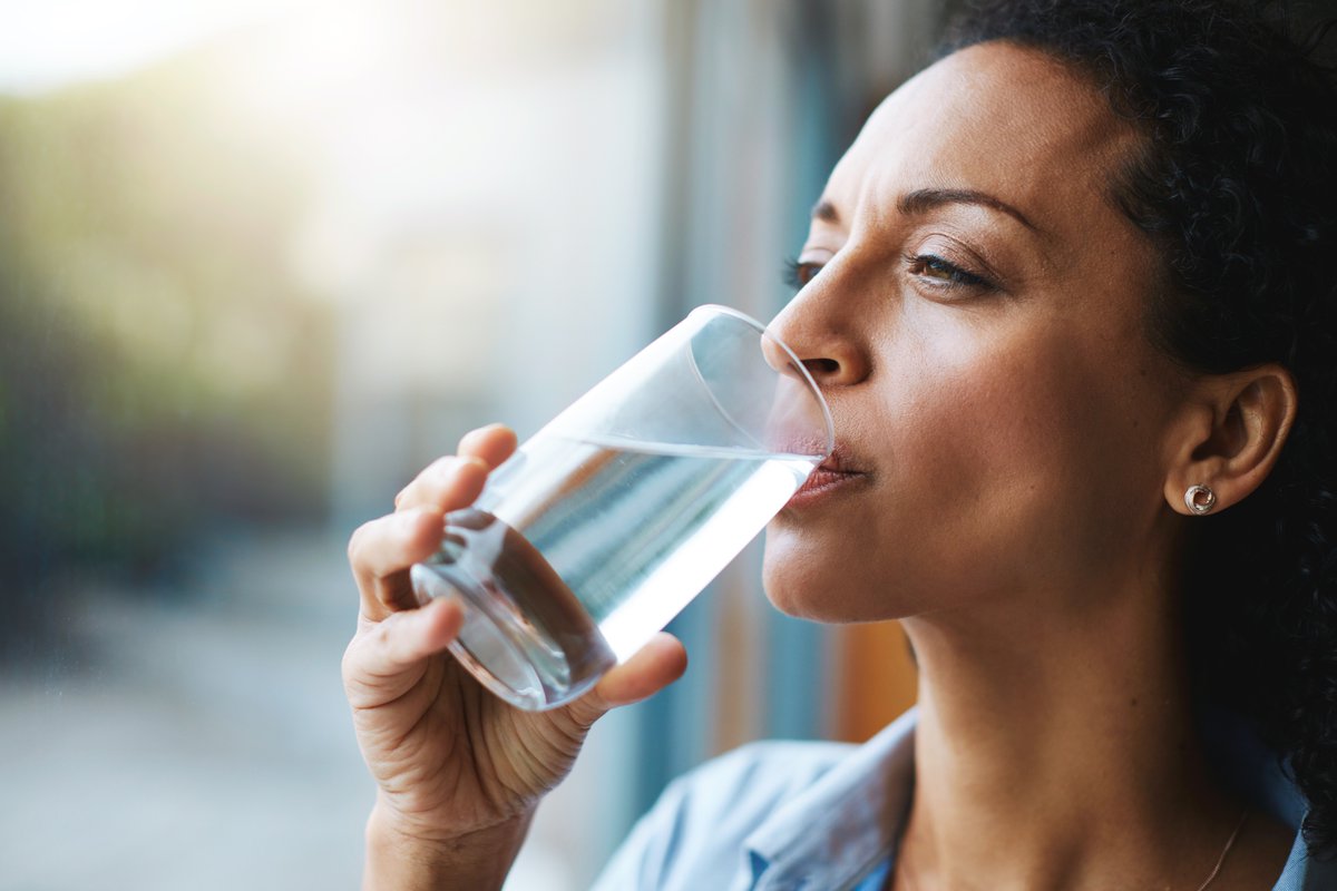 👋 Dermatologist here. Drinking water basically does nothing for your skin. Only severe, dangerous dehydration would show in your skin.

If you drink more water than normal, it doesn't inflate your skin like you're some kind of balloon. Your kidney filters it and you pee it out.