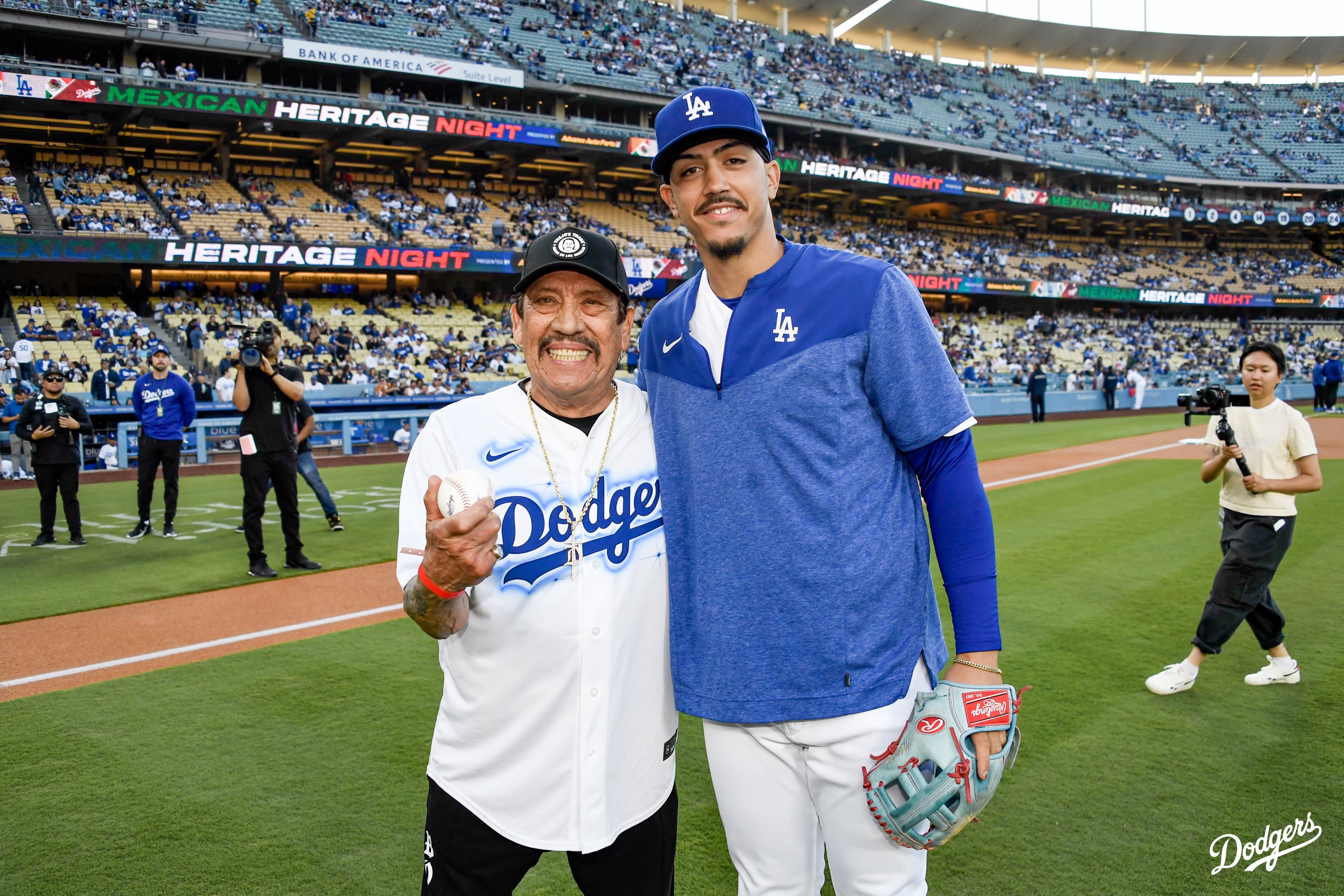 It's Mexican Heritage Night at - Los Angeles Dodgers