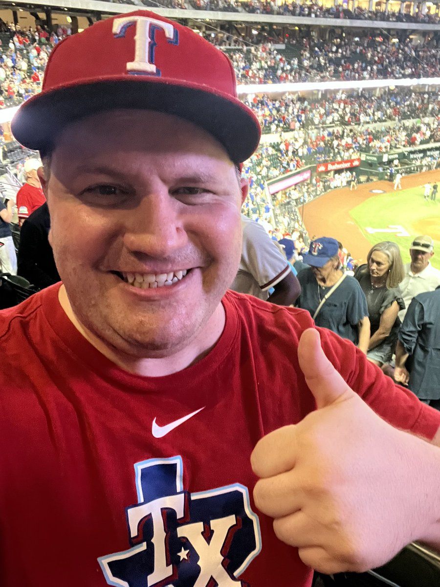 TimCiesco's tweet photo. RANGERS WIN!!! #HappyTim #HWC #StraightUpTX https://t.co/lmpEROdGXt