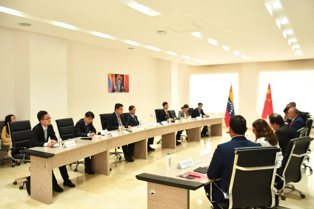 Miembros(as) de la Dirección Nacional del PSUV, recibimos a la delegación de Alto Nivel del Partido Comunista de China (PCCh), encabezada por el Sr. Li Mingxiang, viceministro del Departamento Internacional del Comité del PCCh.