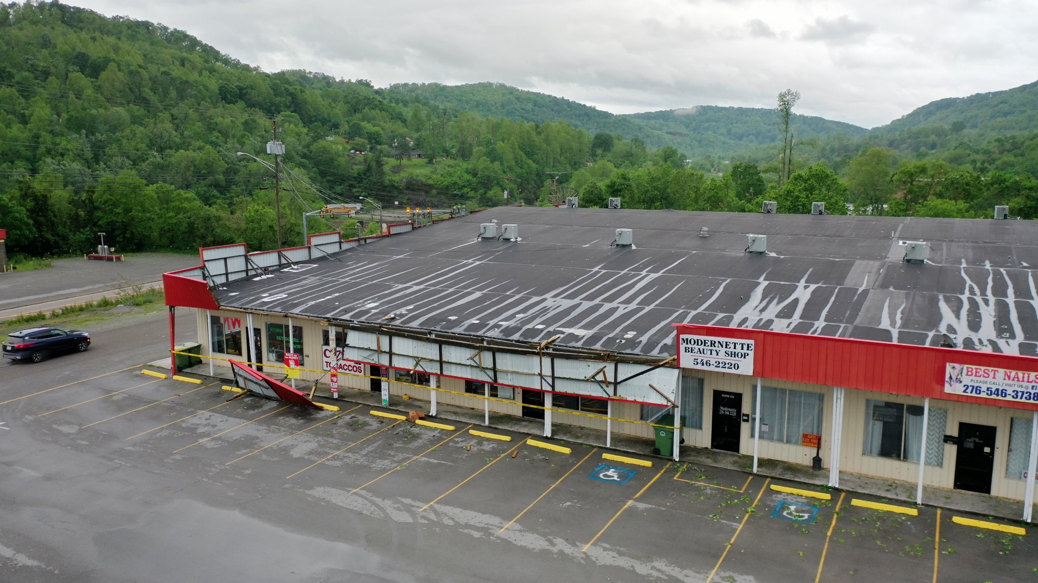 WJHL on Twitter "STORM DAMAGE Severe thunderstorms damaged this strip