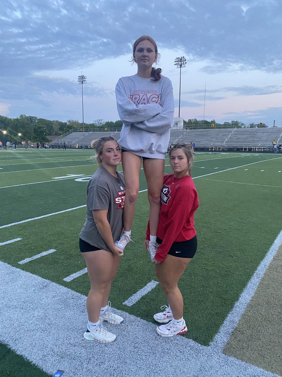 Representing the Dragons as 2023 Sectional Champions:

🥇Quin Lumbley - Shot Put

🥇Rylee Hurst - 400m

🥇Sydney Miller - Discus

They have all swept the County, Conference and Sectional titles in their respective events 👏🏻 
#NewPalProud
#Quintessential
#HurstSoGood
#MillerTime