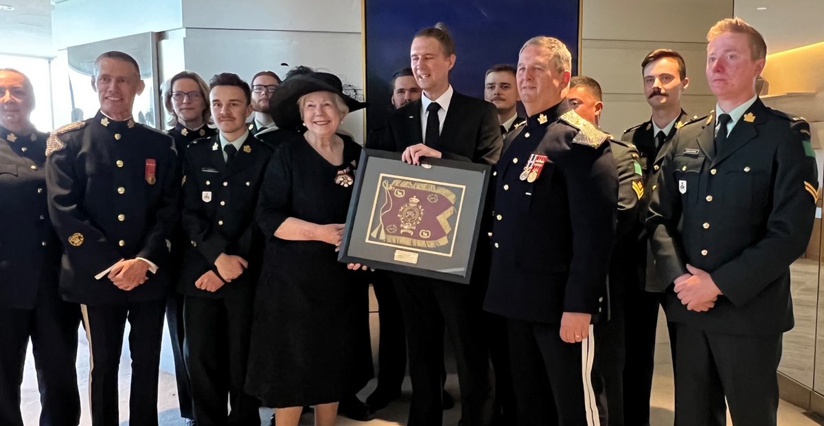 Royal Commonwealth Society of Toronto members paid their final respects to longtime member HCol Roger Lindsay. Members of The Windsor Regiment (RCAC), Andrew Brown, Baron of Craighall, are seen here with @LGLizDowdeswell at the reception at the Weston Centre. #RoyalCommonwealth
