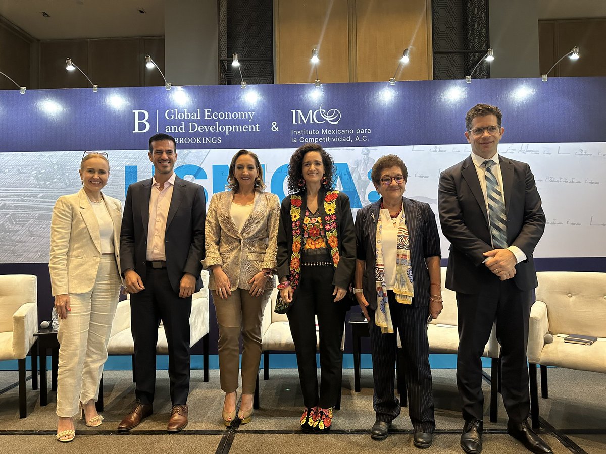 imcomx's tweet photo. 📸¡Muchas gracias por hacer del foro #USMCA: Looking Forward un éxito!
Es un placer trabajar con @BrookingsInst @BrookingsGlobal para fomentar el debate sobre la integración regional y las condiciones que necesita México para aprovechar al máximo el potencial del #TMEC🇺🇸🇲🇽🇨🇦. https://t.co/kSoQ8AwgKr