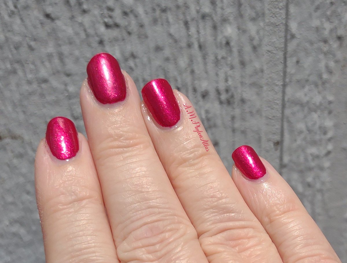 APhylonatlas's tweet photo. Monday's Mani using Cuccio's 1 2 3 Kiss a beautiful Red polish for 😊 I think some nail art is in order.. ❤️ coming soon #manicure #naturalnails #nailpolish #nailinspo #shortnails #cuccio https://t.co/QBP8xDqDQb