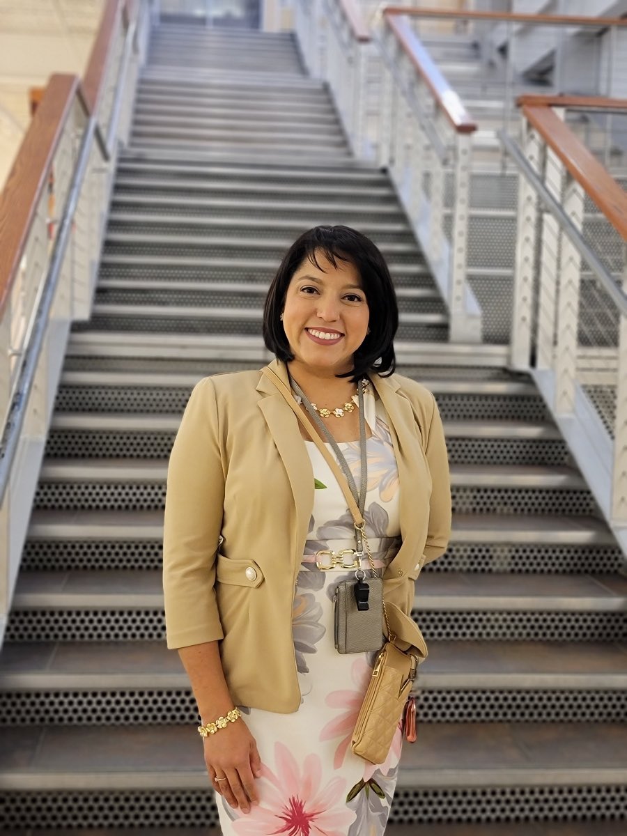 edithc_HHES's tweet photo. Congratulations to my colleague @ELuna_HHES for being recognized at the SISD board meeting as our new Assistant Principal.  We are so glad you are at the Hive🐝 #TeamSISD #bethelight💡 https://t.co/IzoVDhw6WR