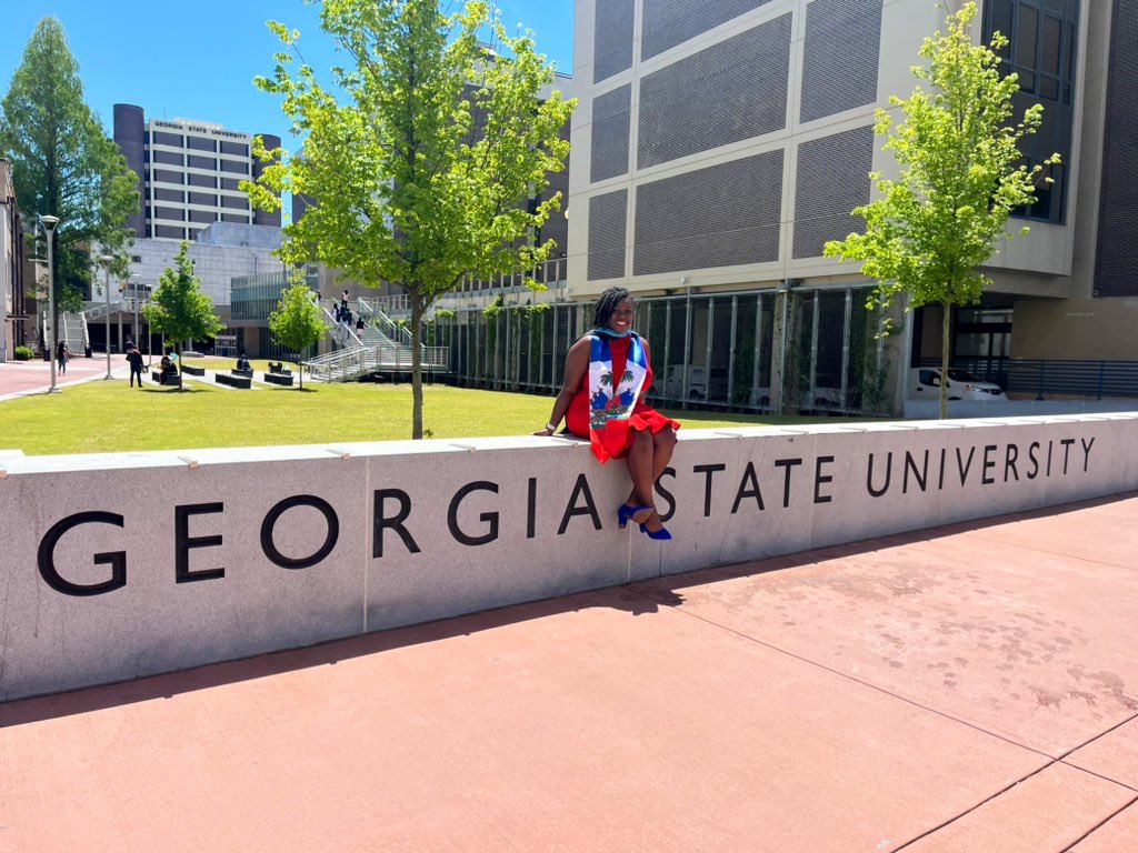 mrsappleminded's tweet photo. Still celebrating meeeeeee cause I #MasteredIt 🇭🇹👩🏾‍🎓🍎 #TheStateWay #GSU23 #HaitianHeritageMonth #HaitianEducator #SGRhoGrad https://t.co/EuNomAR8Vr