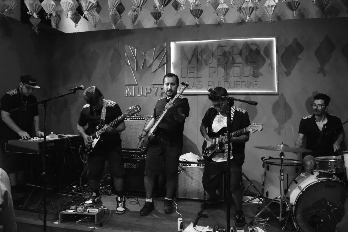 Suprahumanos_Of's tweet photo. Nos la pasamos bien chido en el @mupyp_mx en CDMX el sábado pasado, muchas caras conocidas y amigxs ❤️ gracias a nuestros carnales de @LosGranujasWeb por las atenciones y el cotorreo 🙌🏽 nos vemos pronto #Suprahumanos #AdultosConShort #cdmx
-
-
📸 @paolasanchezfotografia https://t.co/nhP88dRPYq