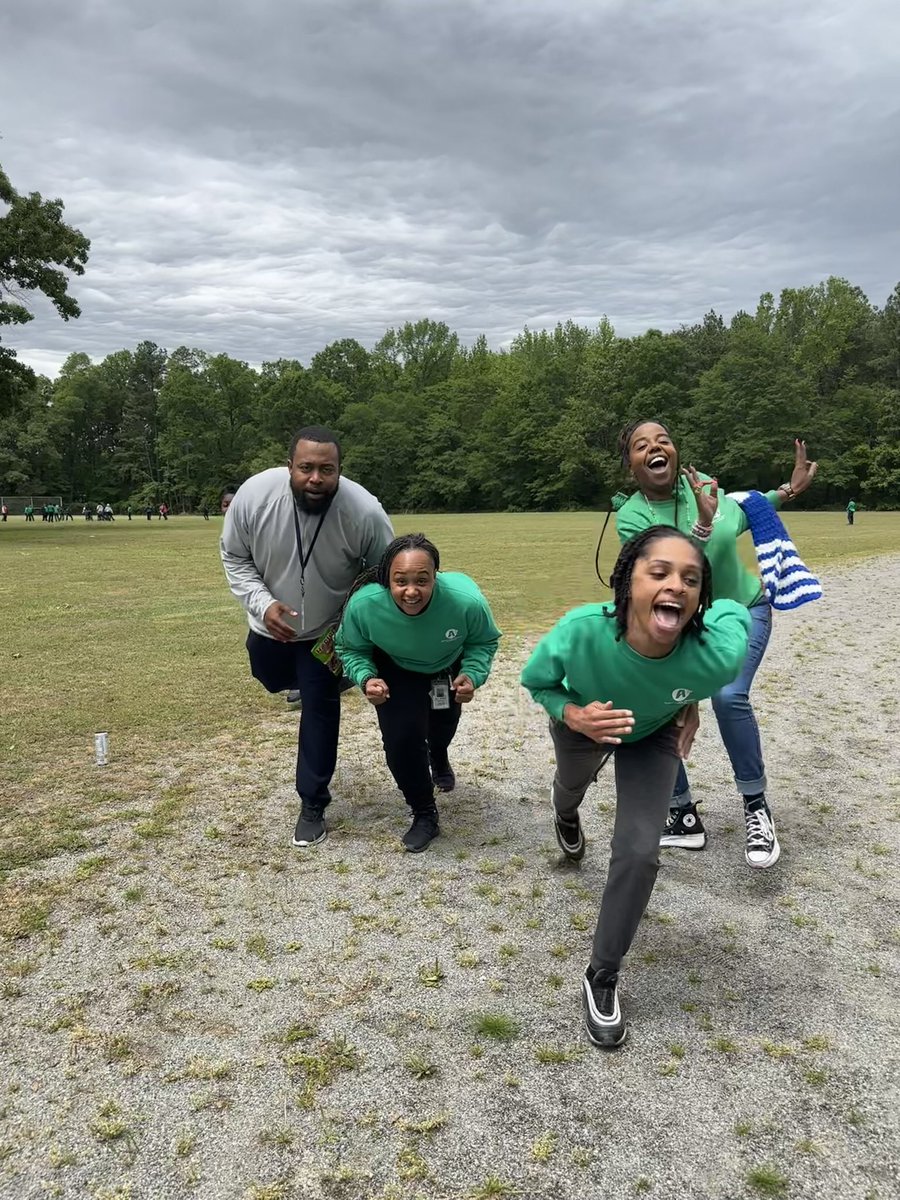 Shannon M. Washington (@hs_es_principal) on Twitter photo 👇🏾last week’s wellness challenge- give this grade level a challenge and they take OFF! <a href="/ADA_HSES/">AchievableDreamHSES</a> 👇🏾last week’s wellness challenge- give this grade level a challenge and they take OFF! <a href="/ADA_HSES/">AchievableDreamHSES</a>