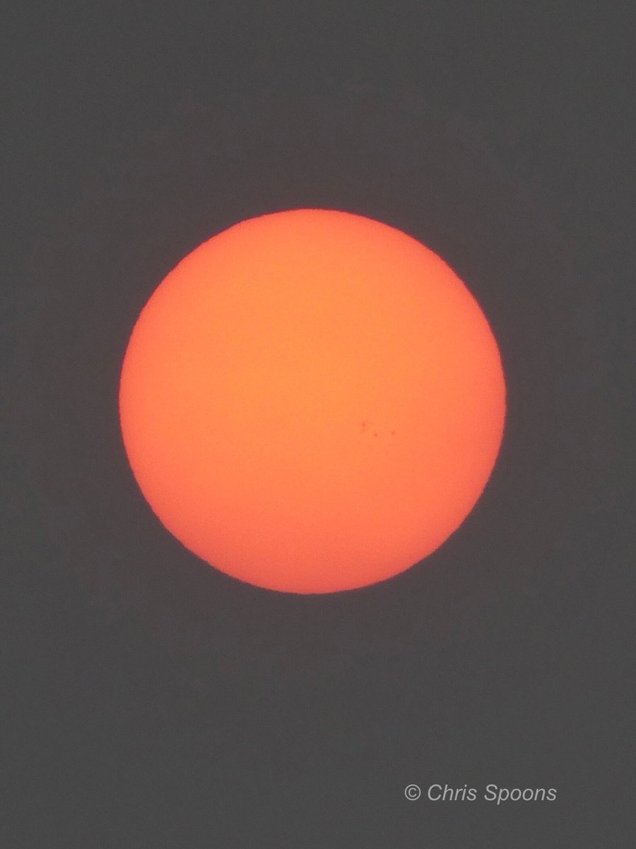 Smoky sun! Smoke all the way from the fires in Alberta created this view in the Chicago area this evening.

#Photography #sun #smoke #ilwx #weather #ThePhotoHour <a href="/StormHour/">#StormHour</a> <a href="/EarthandClouds/">Earth and Clouds</a> <a href="/EarthandClouds2/">Earth and Clouds II</a> @PhotographyWx