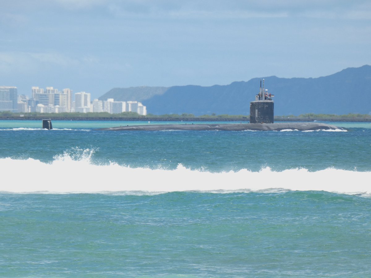 USS Topeka (SSN 754) Los Angeles-class Flight III 688i (Improved) attack submarine leaving Pearl Harbor - May 16,  2023 #usstopeka #ssn754 

SRC: TW-@ES12071207