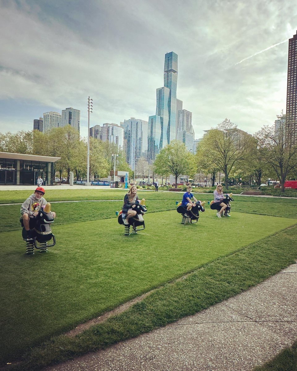 janieboles's tweet image. Day 1 in Chicago - or really it was half a day last Thursday…and still more than 13,000 steps later…skywalk view…boat tour…navy pier and amazing food!