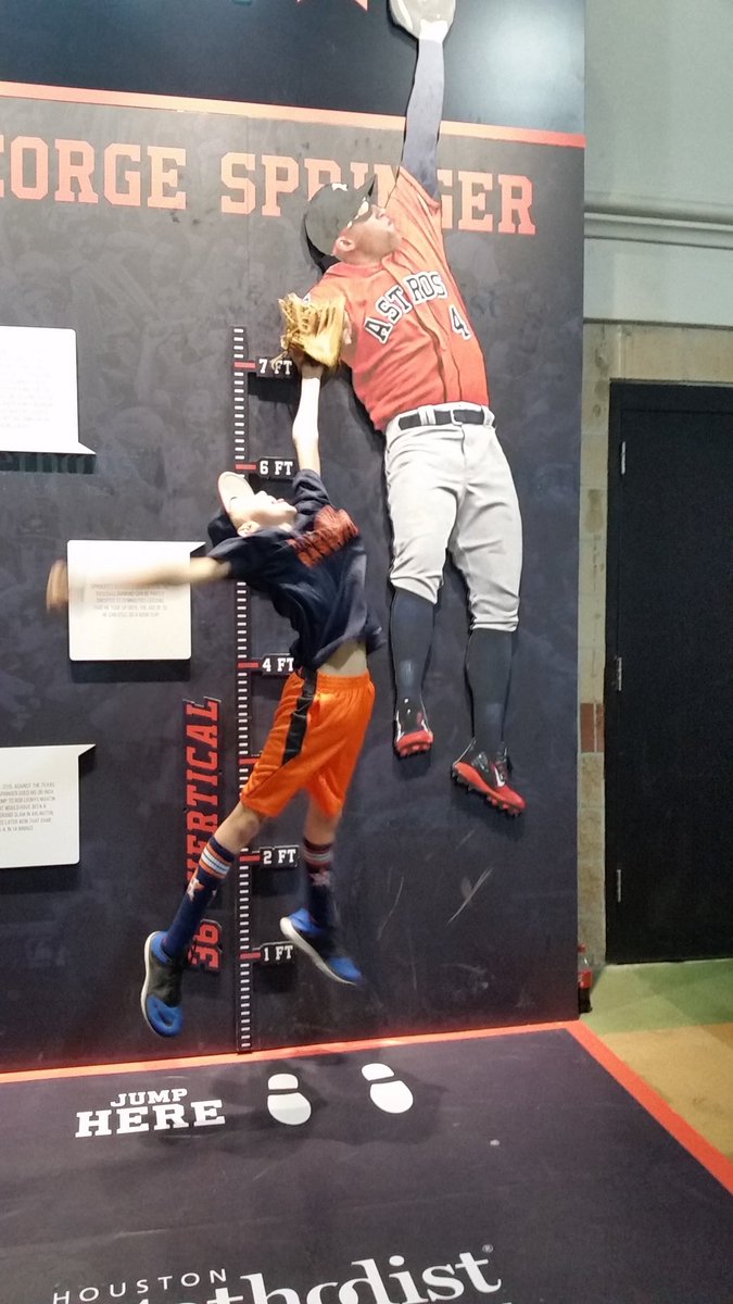 Hey <a href="/ATTSportsNetSW/">SpaceCitySN</a> <a href="/JuliaMorales/">Julia Morales</a> <a href="/blummer27/">Blummer Bock</a> #StrosTuesday Can we please make <a href="/astros/">Houston Astros</a> <a href="/Chazzyfizz/">Chaz McCormick</a> a wall like this? What a catch!