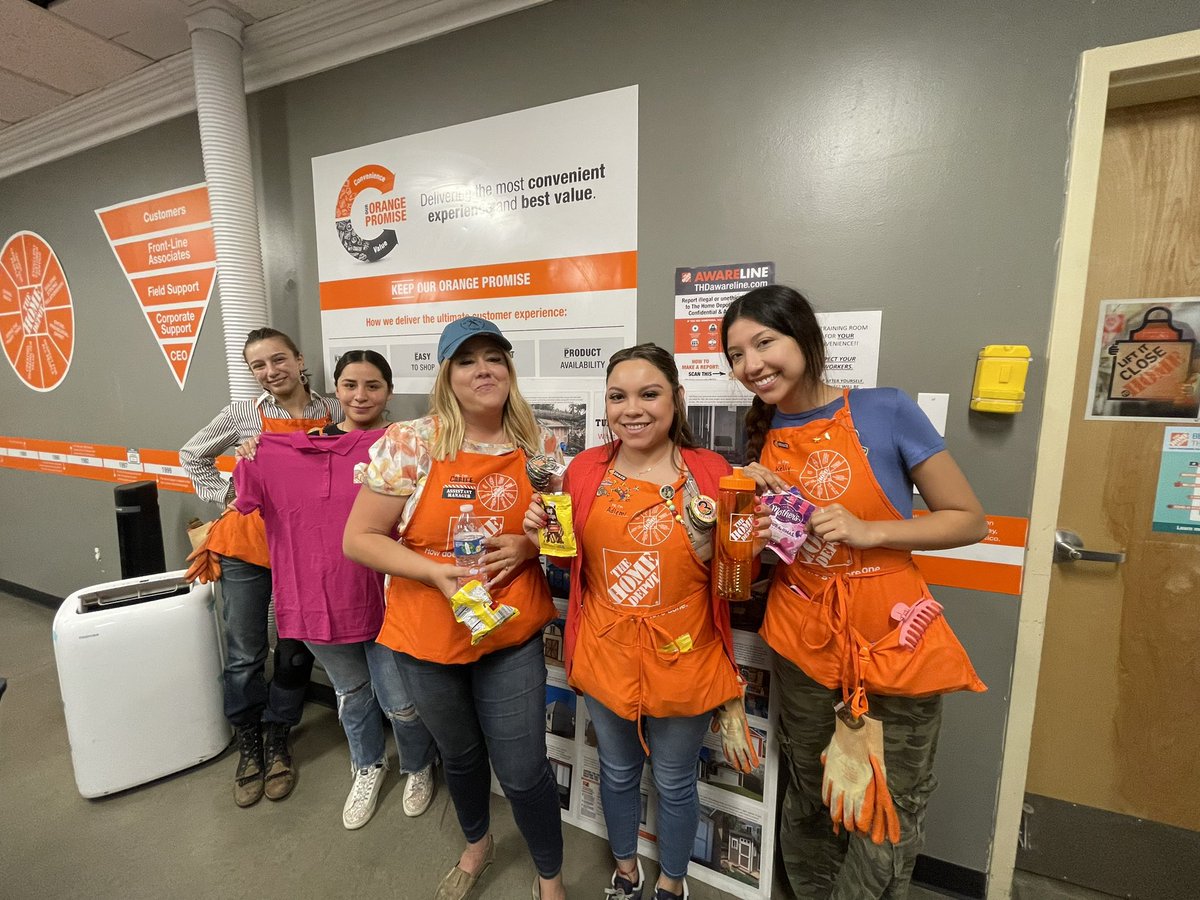 JesseRa87426202's tweet image. Had an Awesome Tuff Shed PK with our sister store 0562. Recognizing these associates on their knowledge around sheds with goodies. #team0561 #team0562  @JJMarucci @WillWea47438262 @HeatherAnguloHD @Carlee0562_