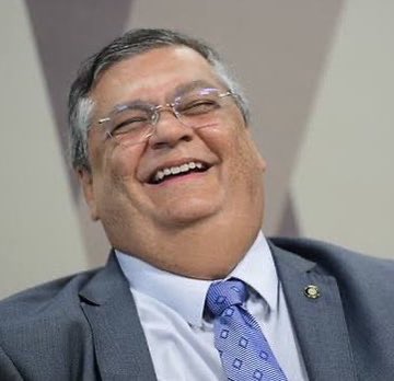 DinoDebochado's tweet photo. O brasileiro terminando a noite assim: https://t.co/oISltic4ol