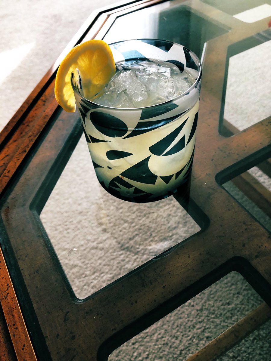 Mother’s Day cocktail hour: @Schramsberg, tomato confit, and lemon drop on the rocks