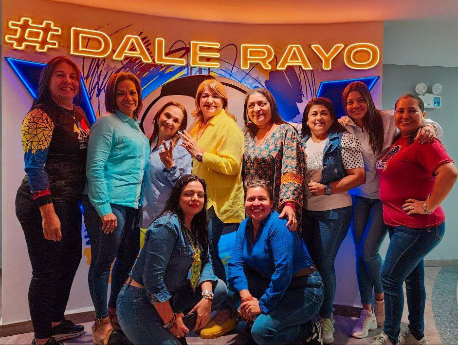 ¡Llegamos a Maracaibo!

Aquí están las mujeres de <a href="/NicolasMaduro/">Nicolás Maduro</a>, trabajando por los niños, niñas y jóvenes de la Patria. 

@MPPEDUCACION
<a href="/IpasmeOficial/">Ipasme Oficial</a> 
@zonaeduzulia