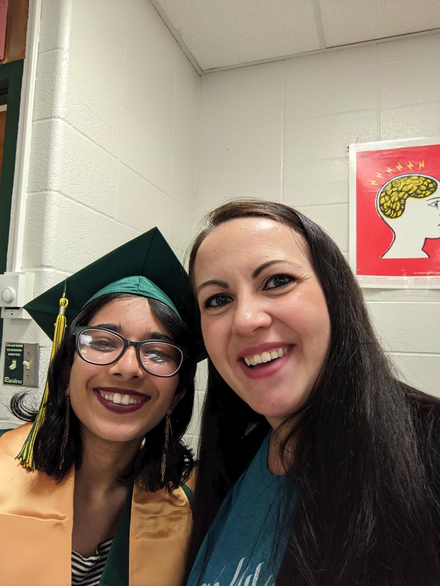 ustathaannie's tweet photo. Four years of HS, 4 levels of Arabic, 1 pandemic, countless laughs, so many happy tears, too many stories to count. I'm really going to miss this crew ❤️ Absolutely the sweetest and kindest group. I'm not crying, you're crying #SMSArabic #CultureWins @SMSouthTDain #Classof2023 https://t.co/vKzBnVzrma