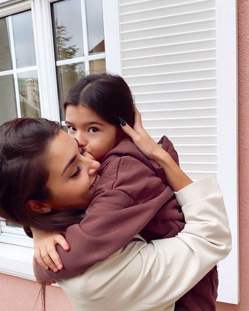 gecebabaanne's tweet photo. 8 aninhos da princesa deles🥹 https://t.co/1F8FJdzS0E