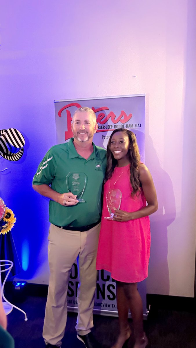 kerrigan_biggs's tweet photo. 2 weeks ago I was awarded The Tatum Female Athlete of the Year award. Tonight I was awarded Best Preps Female Athlete of the Year. To say i’m blessed is an understatement!! 
#butgod🙌🏾 https://t.co/e1TQEHWbEv
