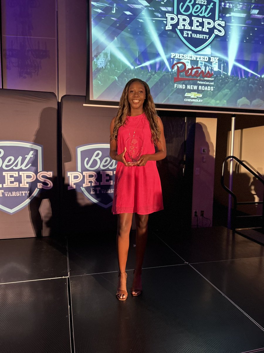 kerrigan_biggs's tweet photo. 2 weeks ago I was awarded The Tatum Female Athlete of the Year award. Tonight I was awarded Best Preps Female Athlete of the Year. To say i’m blessed is an understatement!! 
#butgod🙌🏾 https://t.co/e1TQEHWbEv