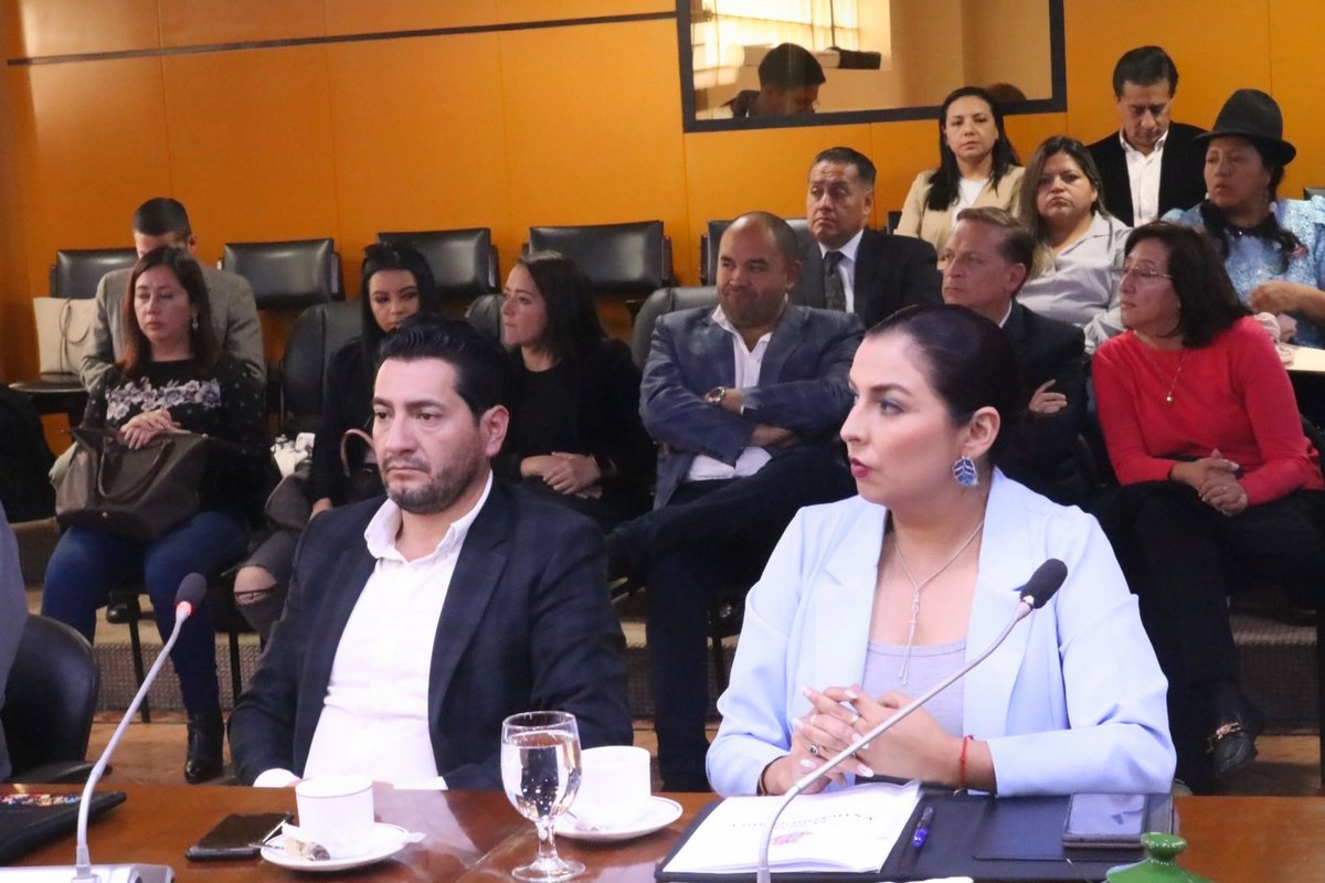 jennybermeom's tweet photo. Hoy en sesión del Concejo Cantonal de Cuenca,se designaron los miembros de las diferentes comisiones y directorios municipales. 
Asumo la Presidencia de la  Comisión de Seguridad y  Convivencia ciudadana,trabajaremos de una manera interinstitucional y con los ciudadanos. https://t.co/ROMzRwWHVg