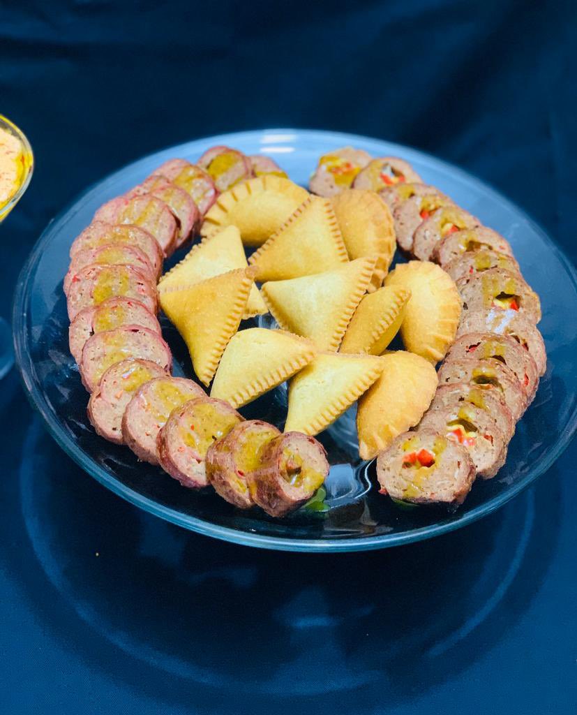 LercSnackServic's tweet photo. Rollos de carnes y empanaditas de quesos y vegetales!! https://t.co/tVHSPnv56Y
