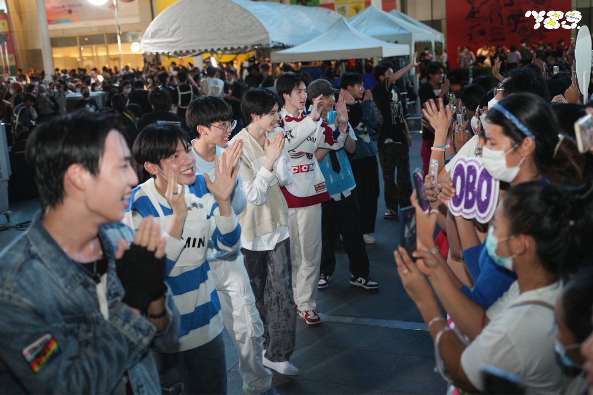 789SURVIVAL's tweet photo. นำภาพบรรยากาศงาน #789DANCEALLDAY มาให้ทุกคนได้ดูกัน ✨(1/2)

ขอบคุณแฟน ๆ ที่มาส่งกำลังใจให้กับพวกเรากันเยอะมาก ๆ ในวันเสาร์ที่ผ่านมา เป็นความทรงจำที่ประทับใจสุด ๆ ไปเลยครับ🤍

🔗: https://t.co/ijwcQWYz6N

#789TRAINEE
#789SURVIVAL https://t.co/UzaP9s21rj