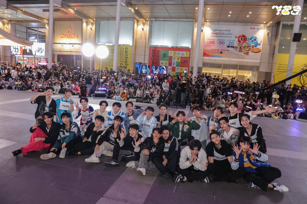 789SURVIVAL's tweet photo. นำภาพบรรยากาศงาน #789DANCEALLDAY มาให้ทุกคนได้ดูกัน ✨(1/2)

ขอบคุณแฟน ๆ ที่มาส่งกำลังใจให้กับพวกเรากันเยอะมาก ๆ ในวันเสาร์ที่ผ่านมา เป็นความทรงจำที่ประทับใจสุด ๆ ไปเลยครับ🤍

🔗: https://t.co/ijwcQWYz6N

#789TRAINEE
#789SURVIVAL https://t.co/UzaP9s21rj