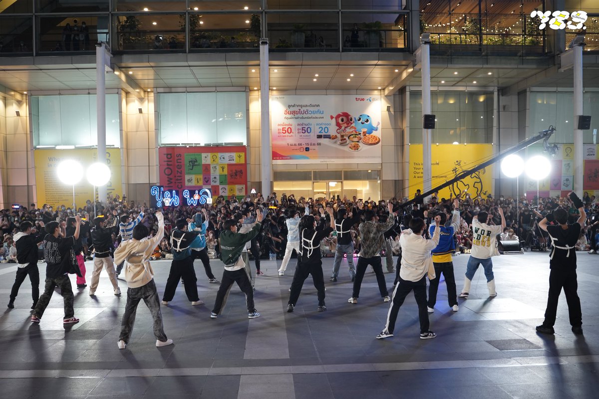 789SURVIVAL's tweet photo. นำภาพบรรยากาศงาน #789DANCEALLDAY มาให้ทุกคนได้ดูกัน ✨(1/2)

ขอบคุณแฟน ๆ ที่มาส่งกำลังใจให้กับพวกเรากันเยอะมาก ๆ ในวันเสาร์ที่ผ่านมา เป็นความทรงจำที่ประทับใจสุด ๆ ไปเลยครับ🤍

🔗: https://t.co/ijwcQWYz6N

#789TRAINEE
#789SURVIVAL https://t.co/UzaP9s21rj