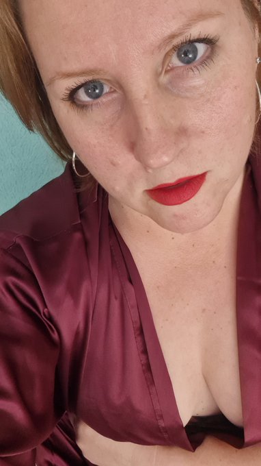 DON'T MISS MY LIVE SHOW🔞 Starting in 15 minutes. @chaturbate https://t.co/fOvoYWwUwF