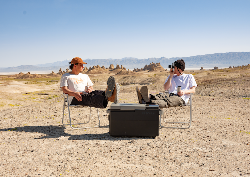 EcoFlowTech's tweet photo. Road-tripping just got smarter! Introducing #EcoFlowGLACIER and #EcoFlowWAVE2 😎 Keep your food fresh and your space cool, all while staying connected on the road.  🚘🍔❄️
🧊🌬️🌿#EcoFlowSmartDevices https://t.co/fstKtqJleM
