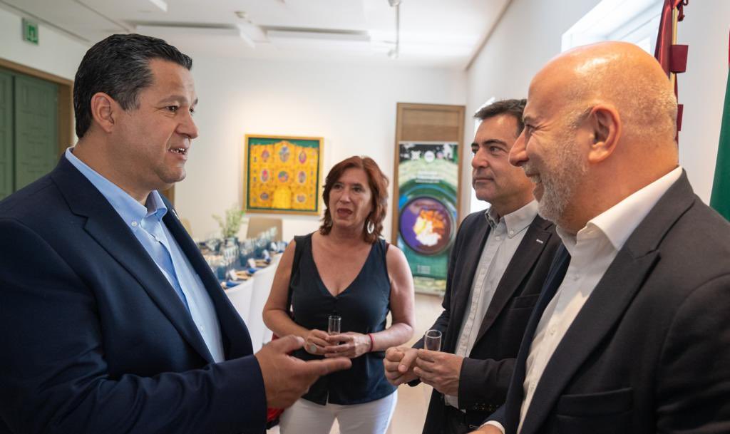 diegosinhue's tweet photo. Gran reunión de trabajo con operadoras turísticas de #España. 
Presentamos la estrategia turística de #Guanajuato, resaltando nuestros destinos de Grandeza. 
¡Estamos listos para recibir a más visitantes de España! un país amigo que además ya está en el TOP 5 de los principales países que visitan nuestro Edo. 
¡Gracias por su confianza! 🇲🇽🤝🇪🇸
