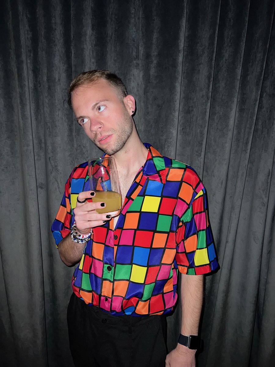 wyattaustin's tweet photo. Usually I’m self conscious about what I wear… and  I’ll make a better post later/ somewhere else, but here’s some fun unfiltered pre concert pics bc I feel like they should go somewhere #TaylorSwift https://t.co/QVuH1Pqxi0